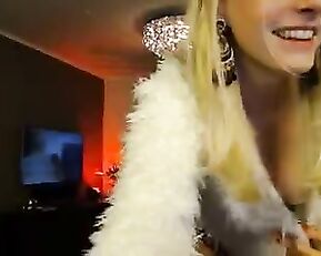 Wildestkitten sweet blonde dancing webcam show