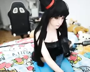 Brunette is cumshot in her mouth