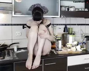 Big saggy tits bounce around