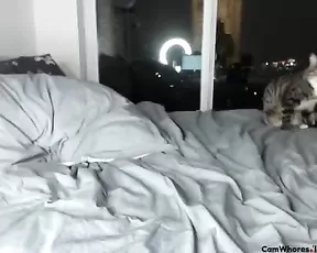 Sexy thing gets her clothes off