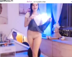Blonde gets a blow job done