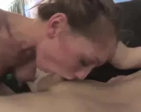 Babe sets up a camera and records herself fucking