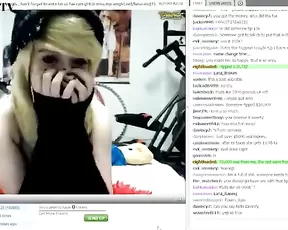 Teen blonde donate teasing in bed webcam show