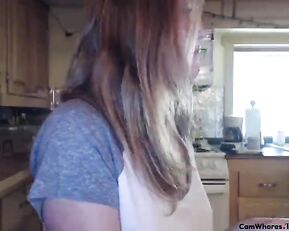 kellyandjonas juicy blonde fingering on kitchen webcam show