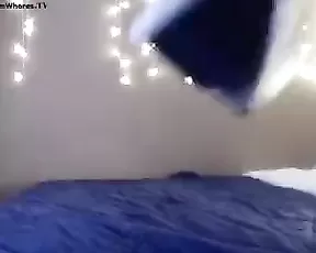 Beauty naked milf in bed vibrating pussy in bed webcam show