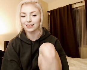 Lillexie sexy blonde free webcam show