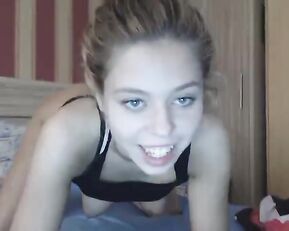 Allissonhotbb slim teen blonde in bed finger pussy webcam show