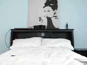 Miss_bee pink hair slim sexy teen finger clit webcam show