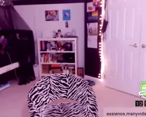 essienos sexy naked girl dancing webcam show