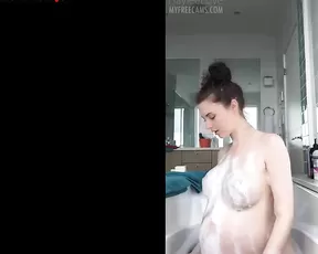 HayleeLove pregnant busty teen in bath webcam show