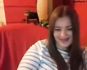 Nice teen show her face webcam show
