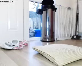 Jenifer plays with her sexy pussy
