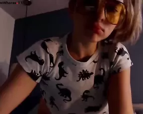Teen is getting cumshot
