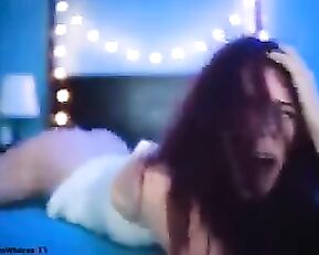 Sexy brunette in bed tease ogony webcam show