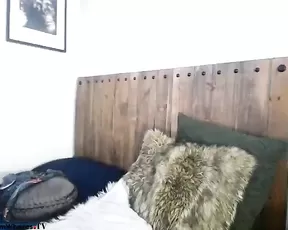 Milky busty babe works her clit on webcam