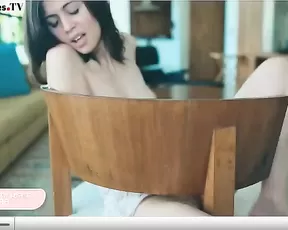 Pink haired honnie playng with anal toys