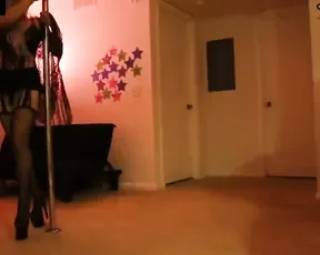 Masked babe is into rimjobs