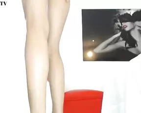 Foxy Blonde Chick Masturbating On Her Cam
