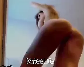 Amateur babe gets deep throat