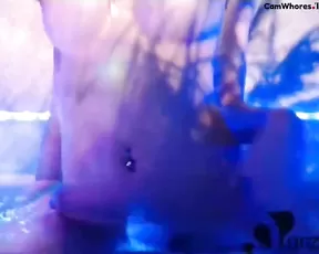Slim naked girl play with herself in bath webcam show