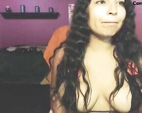 Busty latina brunette in free wecam show