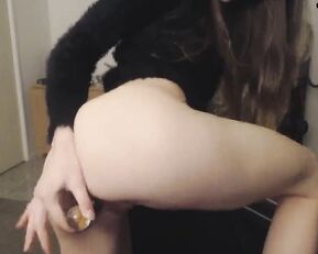 MissAlice_94 slim teen masturbate pussy on chair use toy webcam show