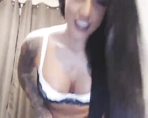 Sakarah sex bomb tattoo brunette teen webcam show