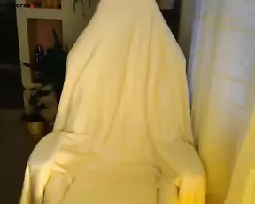 Two hot girls are licking pussy