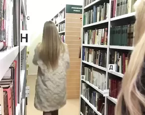 Babe wiht phat ass rides that dude