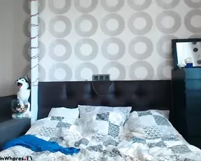 Sexy naked teen in bed vibrating pussy webcam show