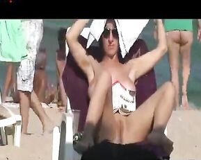 Naked sexy girls on the beach webcam show