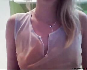 Kusicielka slim girl show small tits webcam show