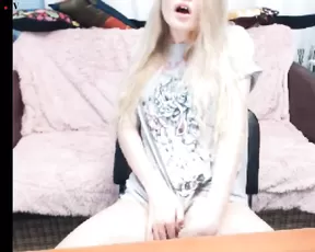 Dreuphoria young blonde teen fingering webcam show